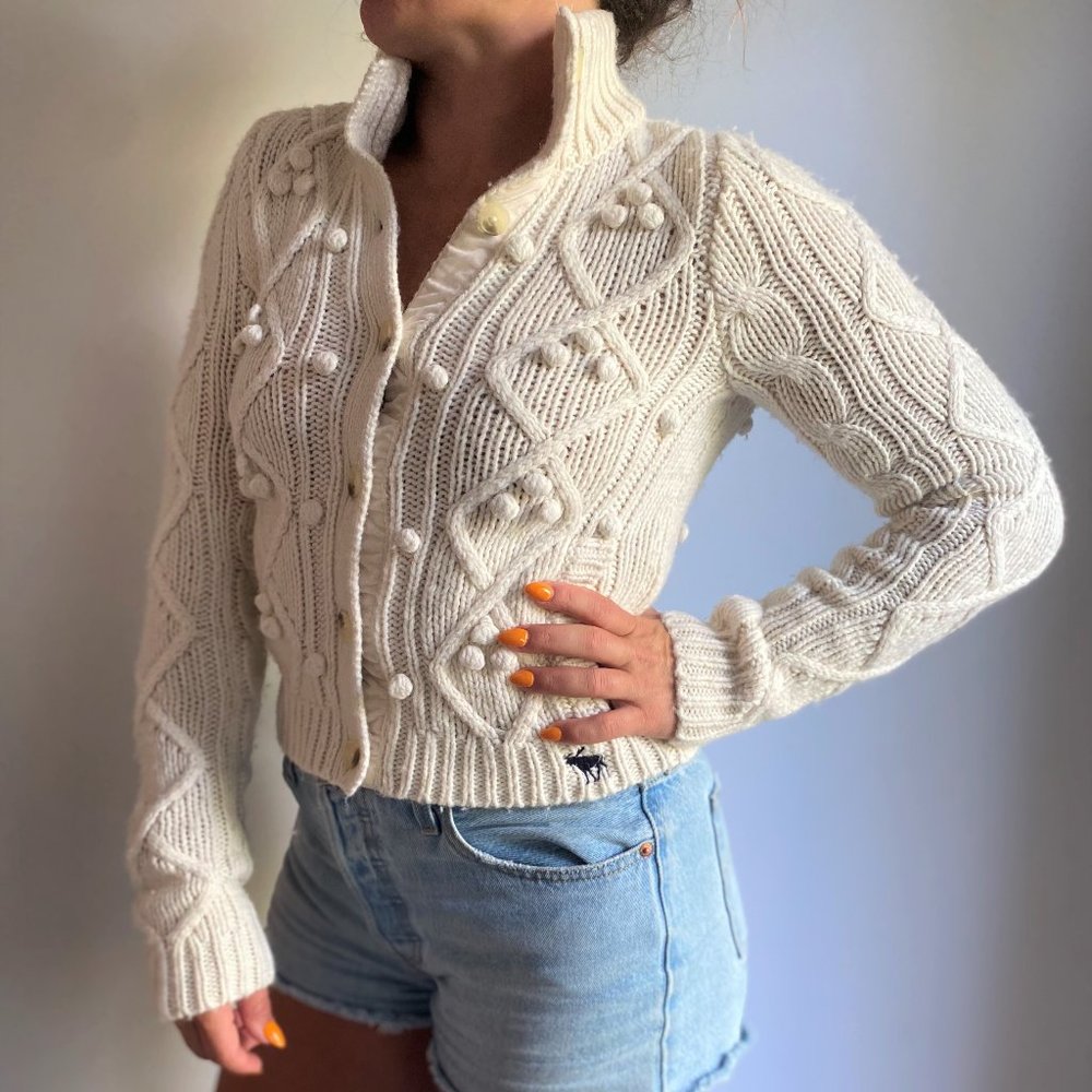 Abercrombie & Fitch cable knit cardigan sweater button size: S